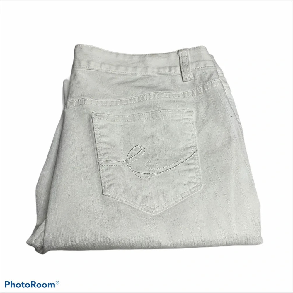 Christopher & Banks white 12P capri modern fit